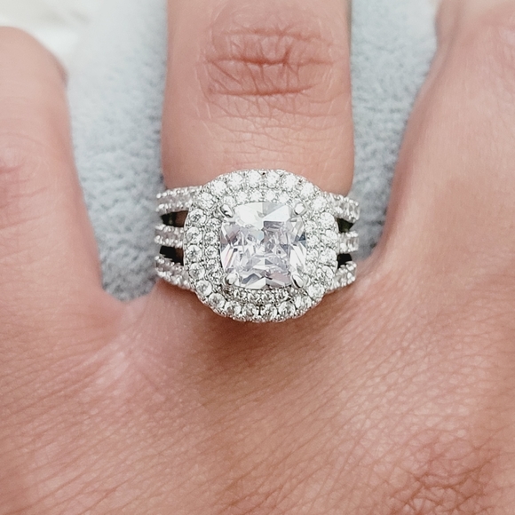 925 Halo Diamond Ring in Sterling Silver - Picture 9 of 12